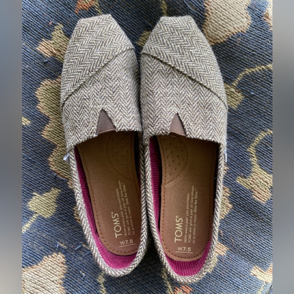 Toms Shoes - NWT